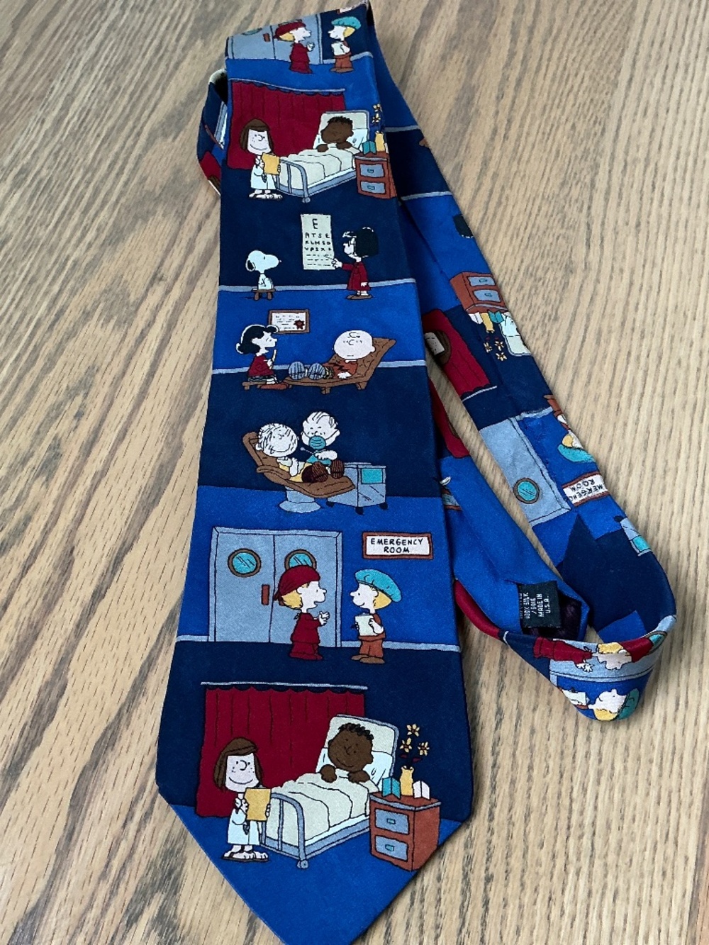 Peanuts Cartoon Tie 100% silk.